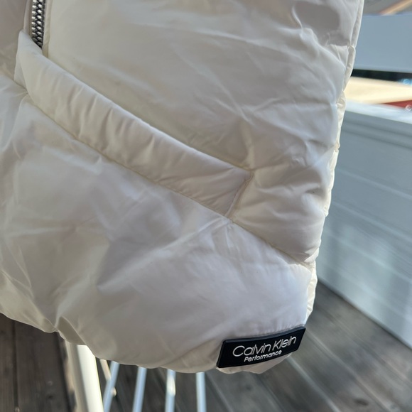 Calvin Klein Performance White Puffer Vest Jacket - Picture 3 of 4